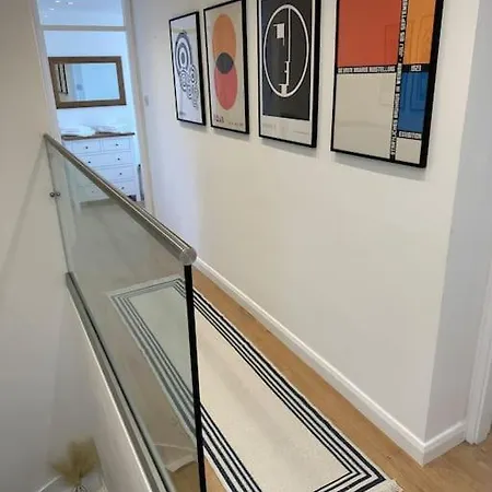 Stylish, Smart & Fun 4 Bed Home Лондон Экстерьер фото