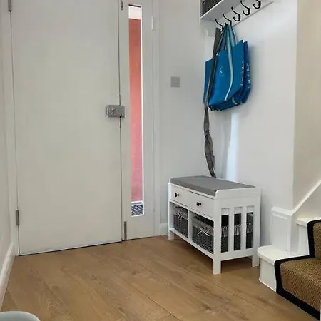 Stylish, Smart & Fun 4 Bed Home Лондон Экстерьер фото