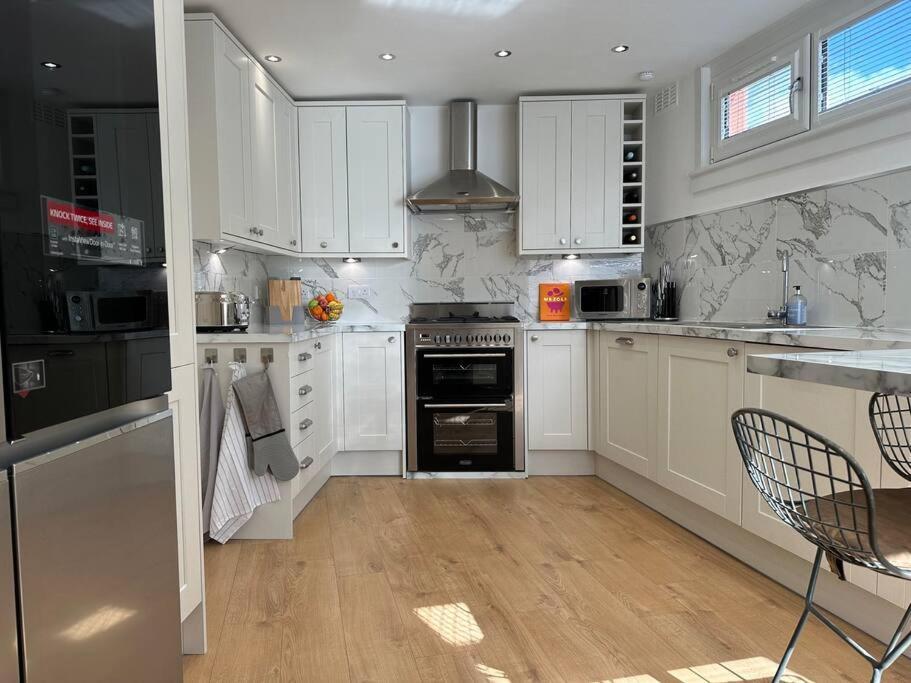 Stylish, Smart & Fun 4 Bed * Londra