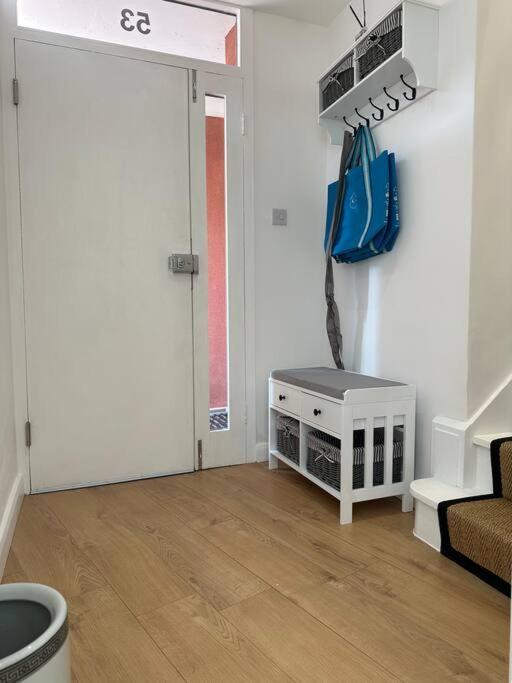 Stylish, Smart & Fun 4 Bed Appartamento Londra