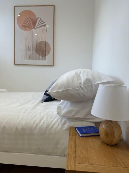 Апартаменты Stylish, Smart & Fun 4 Bed Лондон