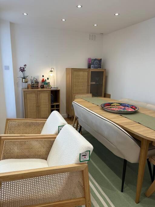 Stylish, Smart & Fun 4 Bed Londra