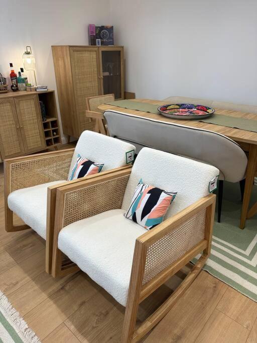 Апартаменты Stylish, Smart & Fun 4 Bed *