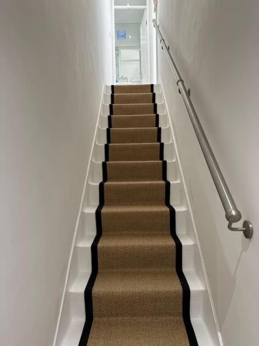 Stylish, Smart & Fun 4 Bed Апартаменты *