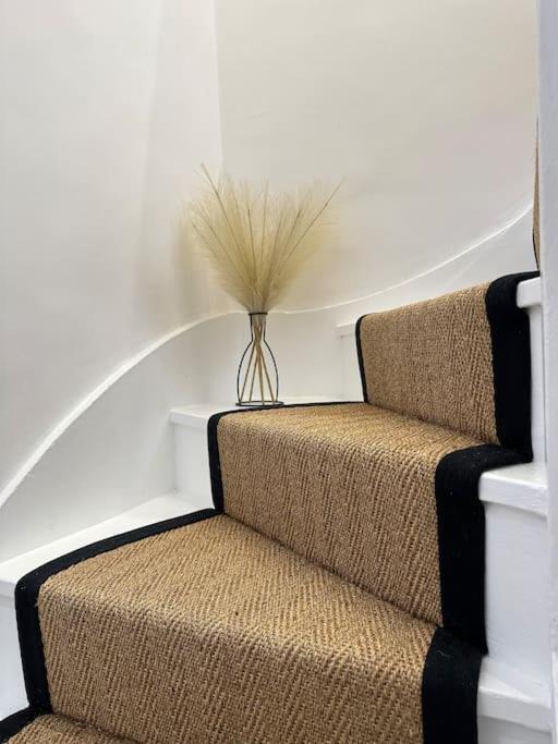 Апартаменты Stylish, Smart & Fun 4 Bed *