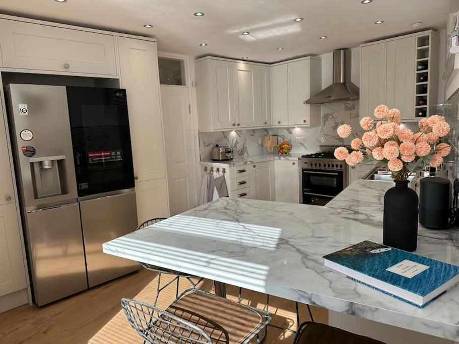 Апартаменты Stylish, Smart & Fun 4 Bed