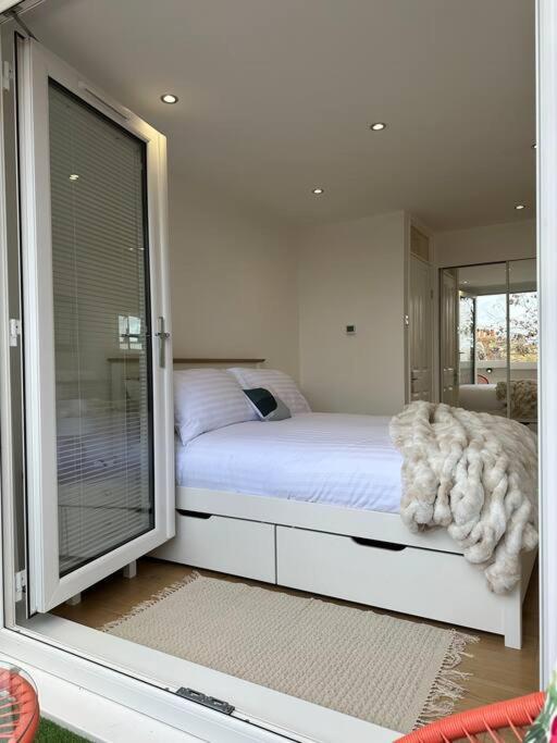 Stylish, Smart & Fun 4 Bed Апартаменты *