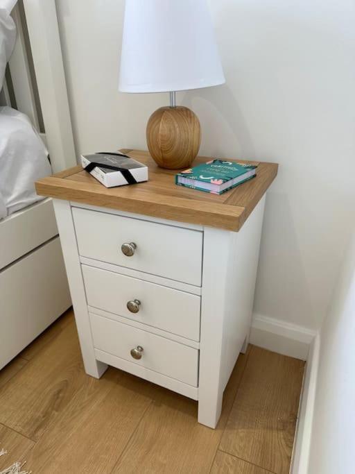 Stylish, Smart & Fun 4 Bed Апартаменты *