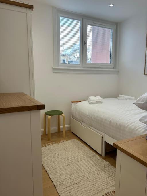 Апартаменты Stylish, Smart & Fun 4 Bed Лондон