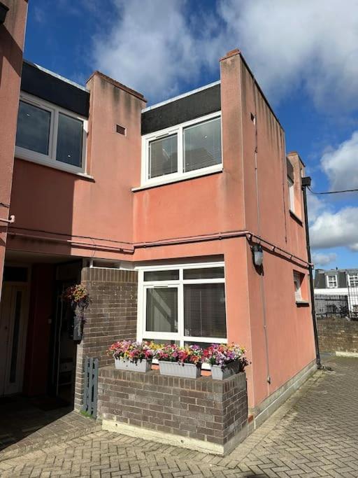 Stylish, Smart & Fun 4 Bed Londra