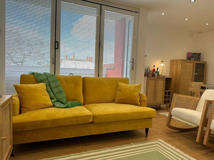 Апартаменты Stylish, Smart & Fun 4 Bed *